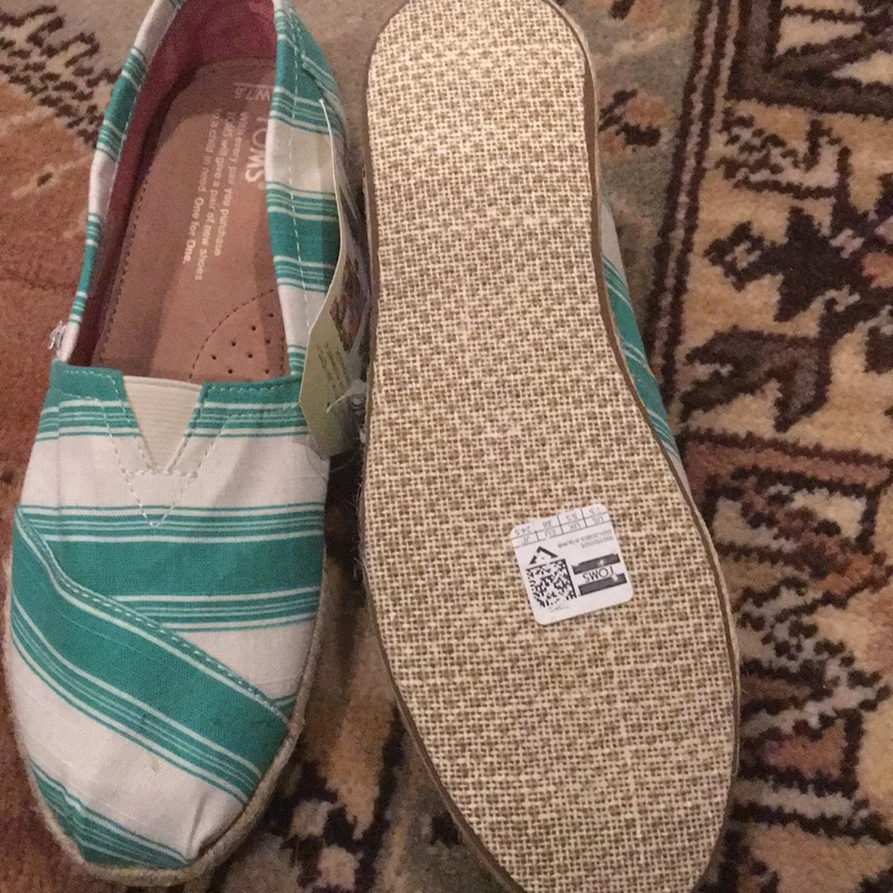 Toms - Picture 2 of 3